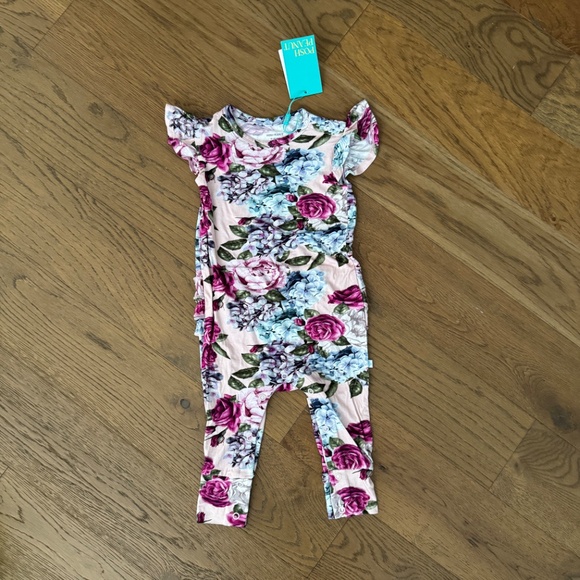 Posh Peanut Monroe Ruffled Cap Sleeve Romper 18-24 NWT - Picture 2 of 3